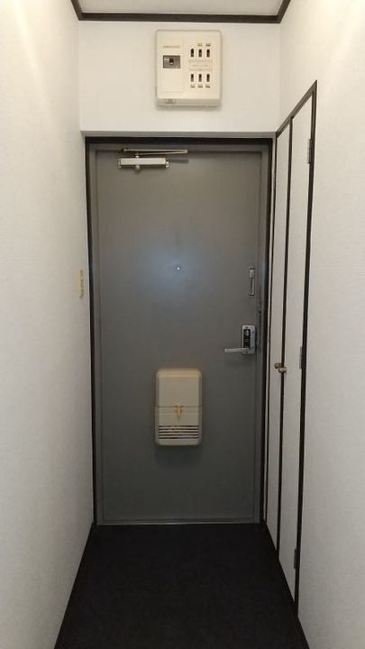 サンメゾン橋本弐番館の玄関