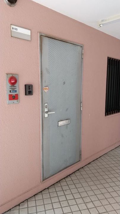 サンメゾン橋本弐番館の玄関