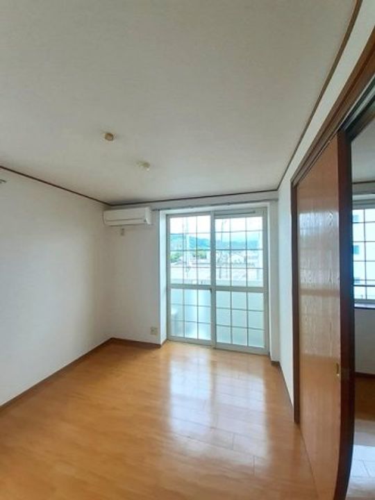 和歌山県和歌山市布引(アパート)の賃貸物件の居間