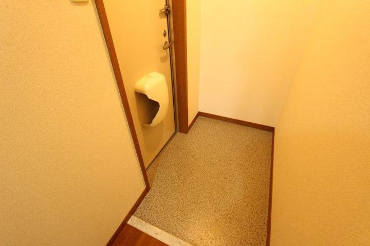 和歌山県和歌山市西小二里3丁目(アパート)の賃貸物件の玄関