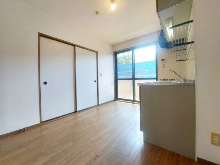 ハイカムール古屋の居間