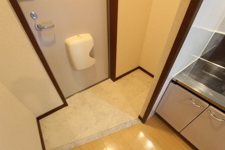 和歌山県和歌山市今福4丁目(アパート)の賃貸物件の玄関