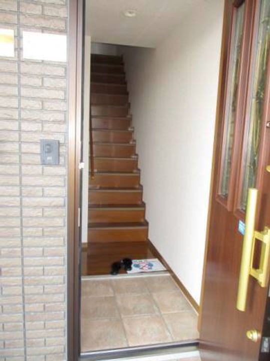 カルムガーデン岩出の玄関