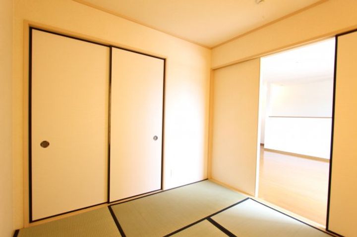 カルムガーデン岩出の寝室