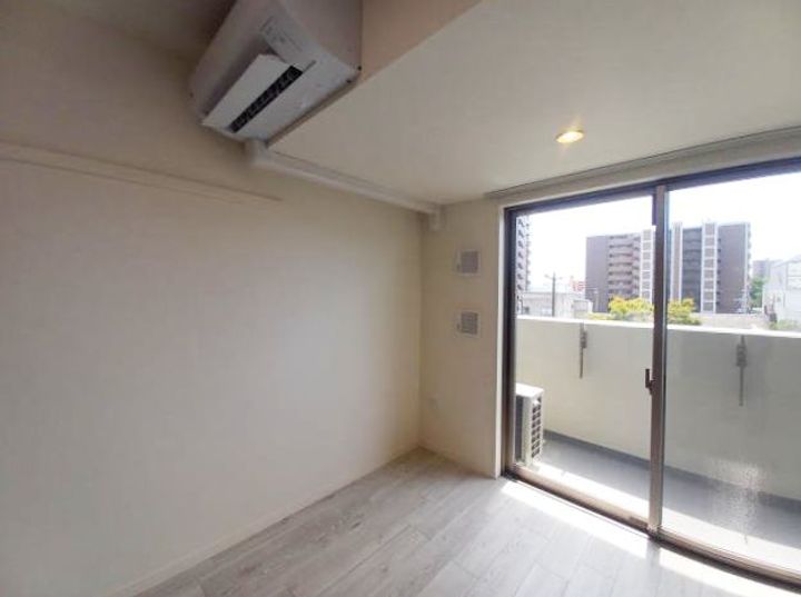 ワシンレジデンスの居間