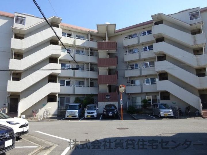 グランドハイツ本町の外観