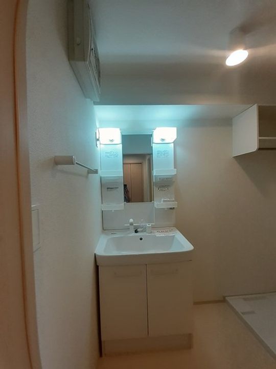 シャン・ロジュマンのその他画像
