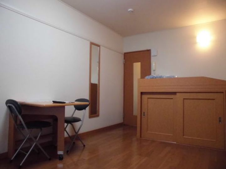 レオパレスグリーンピア太田104の居間