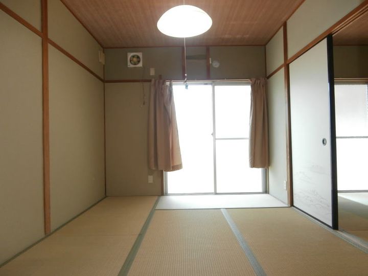 大澤マンションの居間