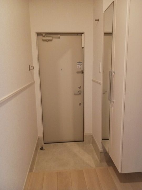 和歌山県和歌山市紀三井寺(アパート)の賃貸物件の玄関