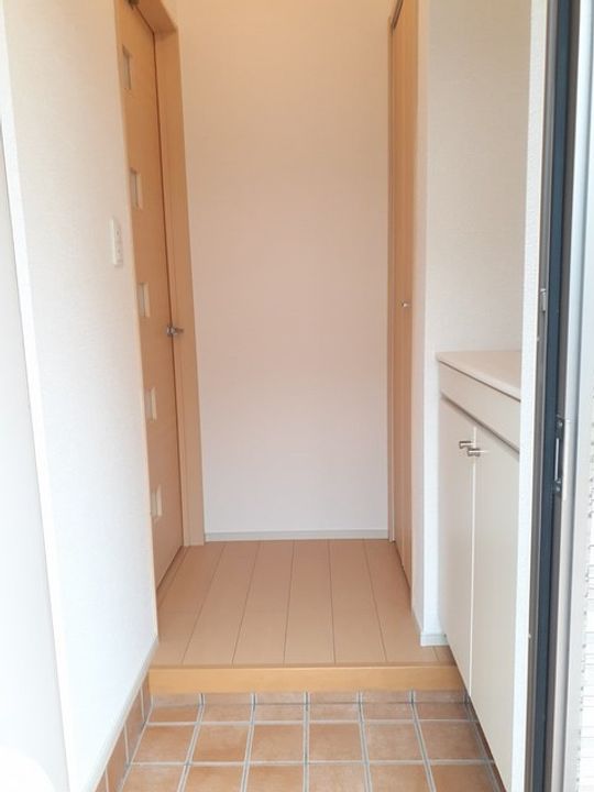 和歌山県和歌山市布引(アパート)の賃貸物件の玄関