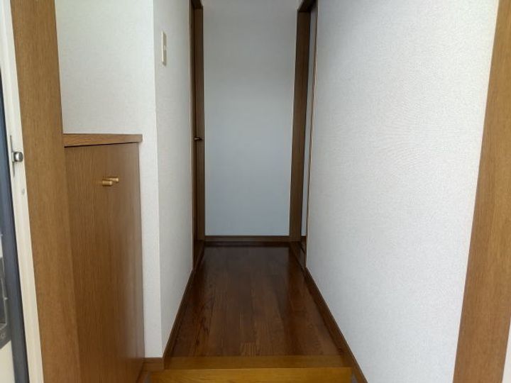 アーバンライフ市脇C棟の玄関