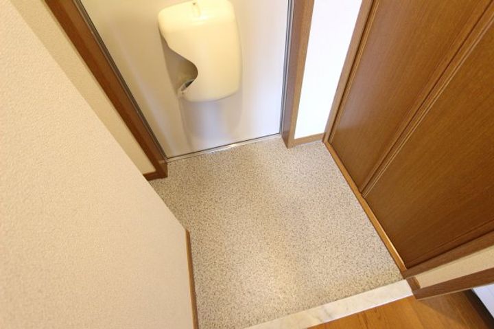 和歌山県和歌山市中之島(アパート)の賃貸物件の玄関