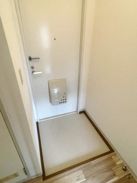 フレグランス築港の玄関