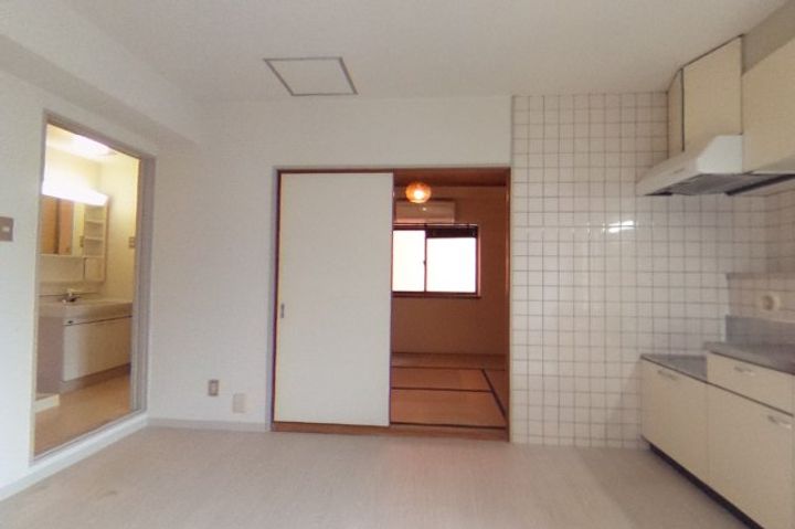 パークピア吉田の居間
