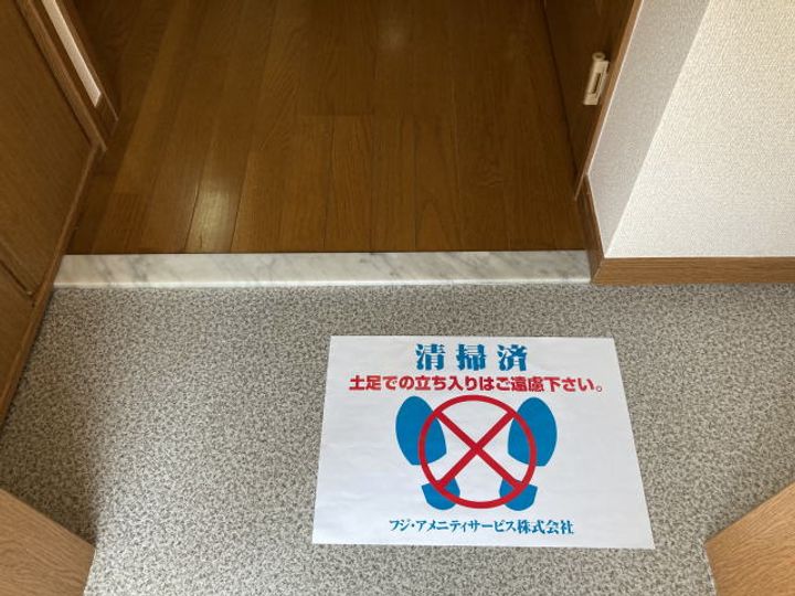 和歌山県和歌山市西小二里3丁目(アパート)の賃貸物件の玄関