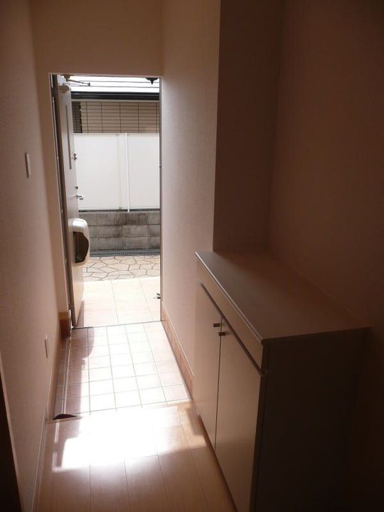 和歌山県和歌山市松ケ丘2丁目(アパート)の賃貸物件の玄関