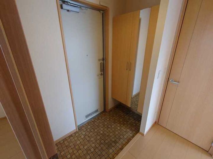 和歌山県和歌山市野崎(アパート)の賃貸物件の玄関