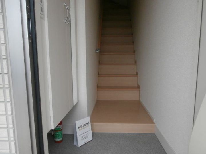 和歌山県和歌山市三葛(アパート)の賃貸物件の玄関