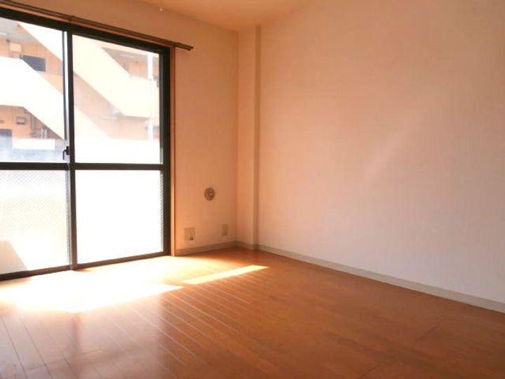 クレストモナークの居間