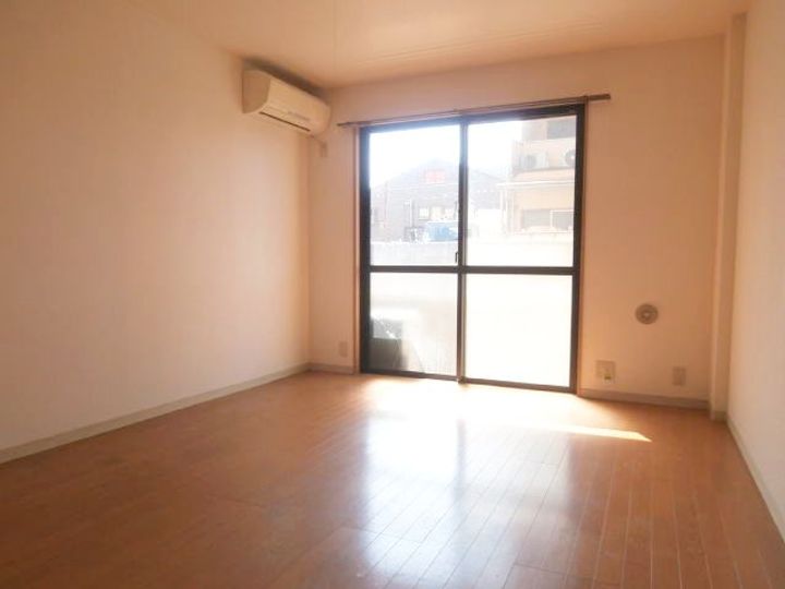 クレストモナークの居間