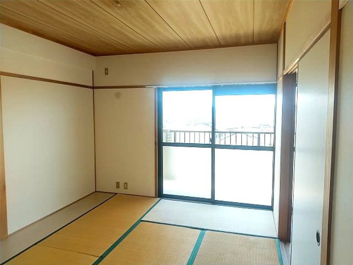 VIASACRA岩出の内装