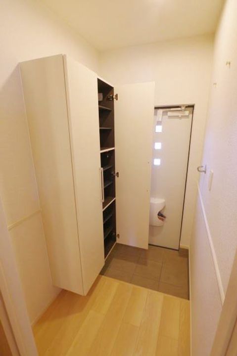 和歌山県岩出市中迫(アパート)の賃貸物件の玄関