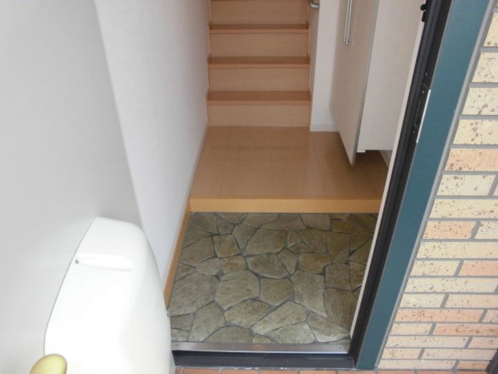 和歌山県和歌山市北出島(アパート)の賃貸物件の玄関
