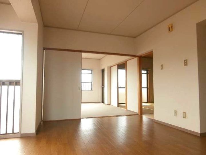 Solis 有家の内装