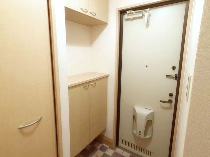 和歌山県和歌山市布引(アパート)の賃貸物件の玄関