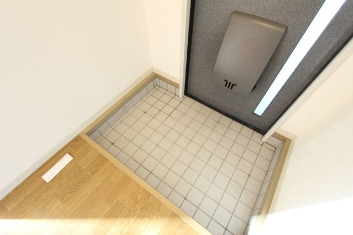 楠見中ディアスの玄関