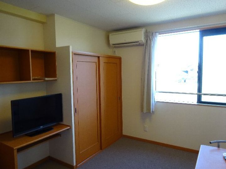 レオパレスグランドゥール太田201の居間