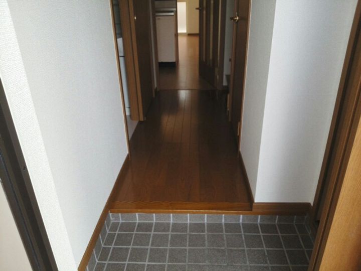 和歌山県和歌山市津秦(アパート)の賃貸物件の玄関