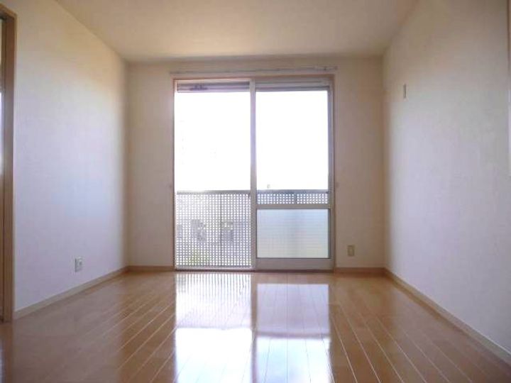 和歌山県和歌山市紀三井寺(アパート)の賃貸物件の居間