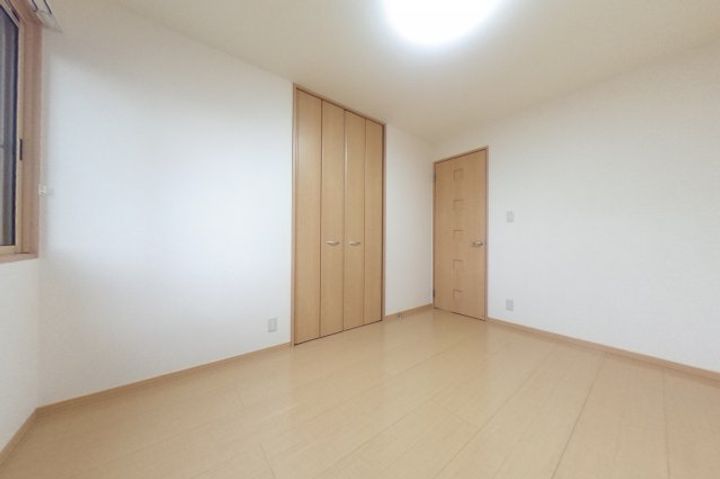 グリーンコート岩出 B棟の子供部屋