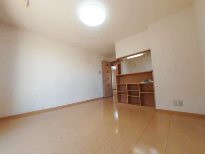 グリーンコート岩出 B棟の居間