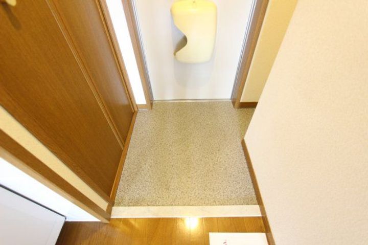 和歌山県和歌山市東長町5丁目(アパート)の賃貸物件の玄関