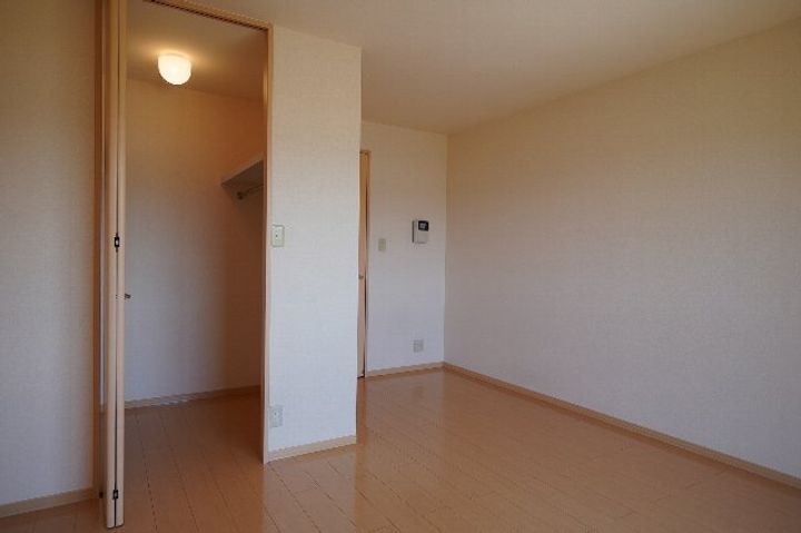 和歌山県和歌山市布引(アパート)の賃貸物件の居間