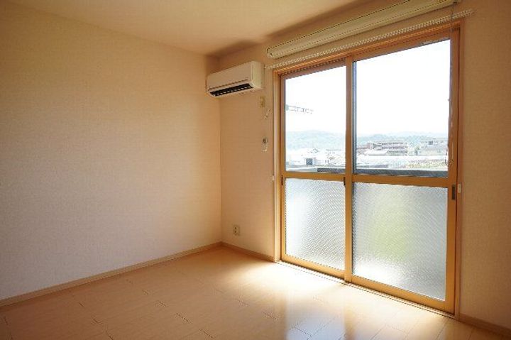 和歌山県和歌山市布引(アパート)の賃貸物件の居間