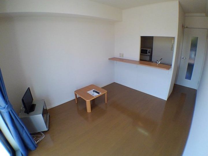 レオパレス新名0104の居間