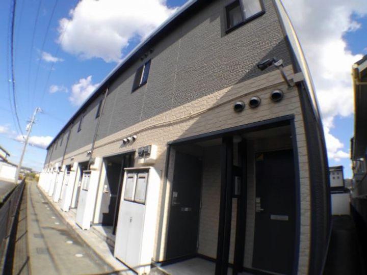 レオパレスグランドゥールレイナ0101の外観