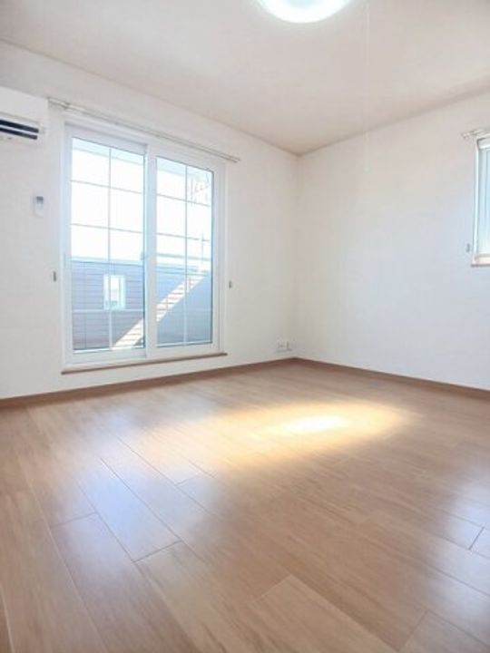 リバーサイド三条0204の居間