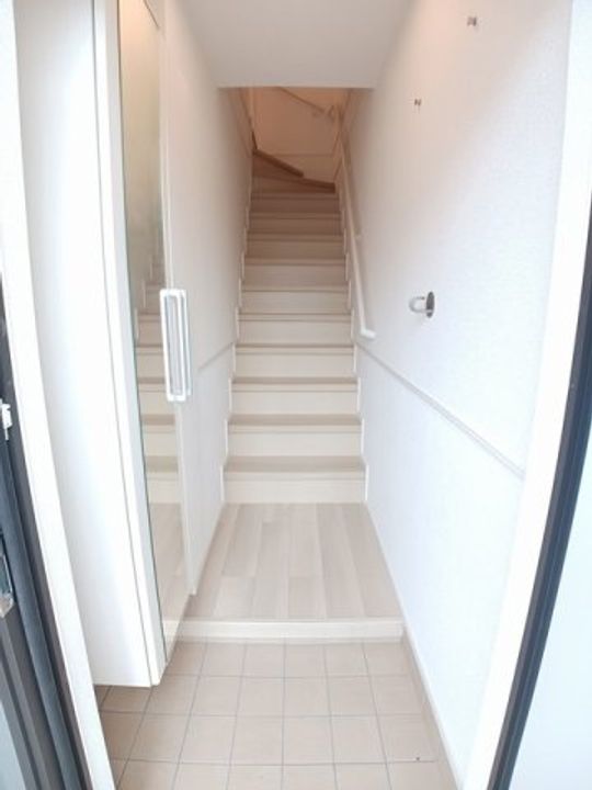 JADA House滝宮A0201の玄関