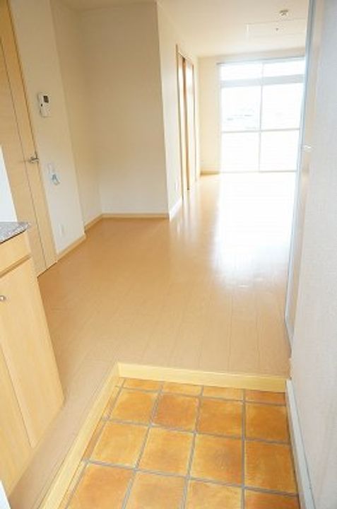 エルディム トミダ0103の玄関