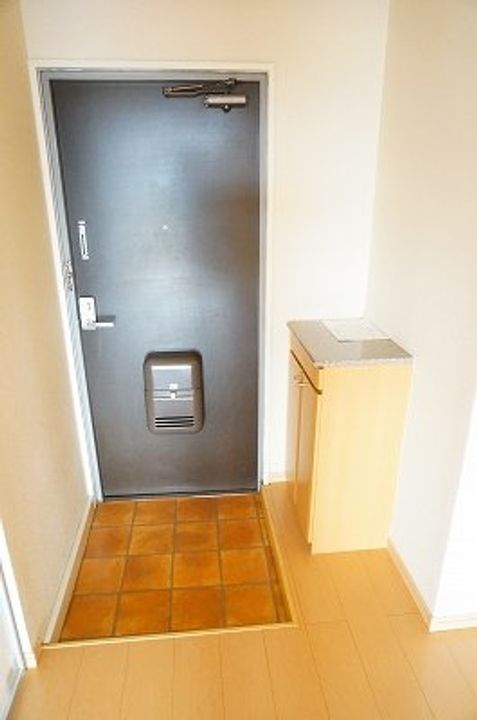 エルディム トミダ0103の玄関