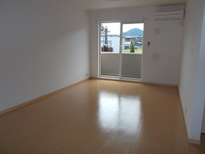 エレガンシア・ブローテⅠ0102の居間