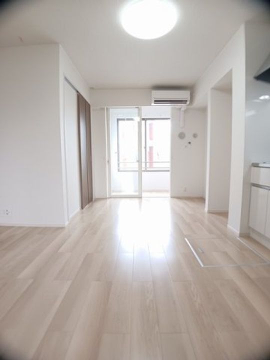 メゾン サンフラワー Aの居間