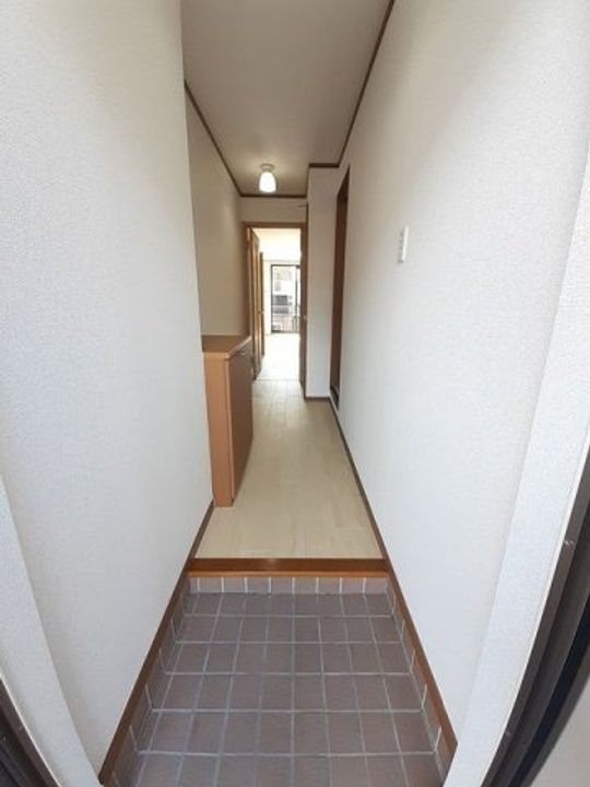 アベニューみなみ0105の玄関