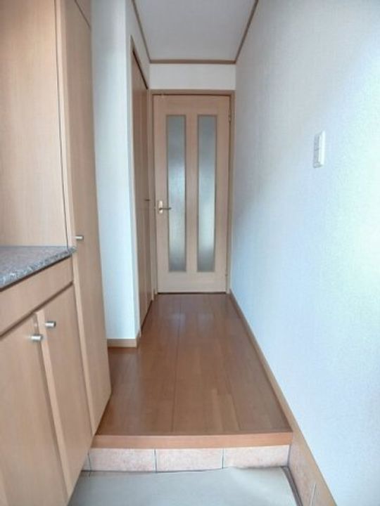 サン・フィールドA0103の玄関