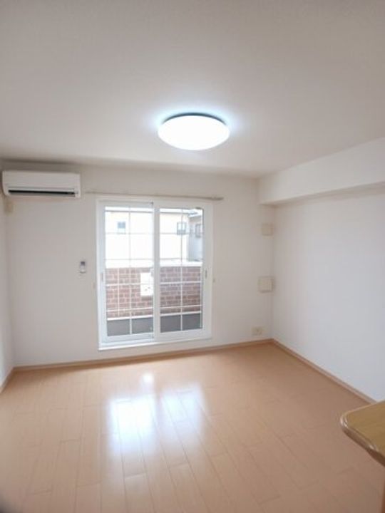 マーベル ヘブンⅡ0203の居間